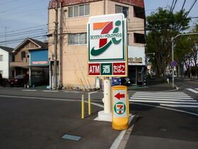 近くのセブンイレブン八王子東浅川店まで449m（徒歩6分）