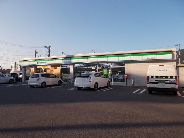 近くのファミリーマート岐阜長良真生店まで355m(徒歩5分)