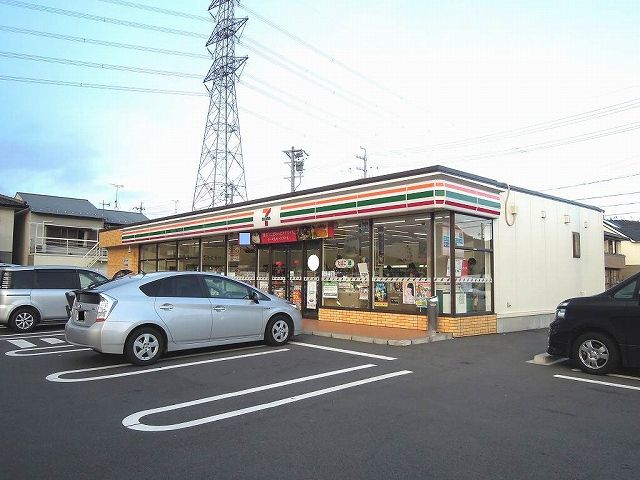 近くのセブン-イレブン 岐阜粟野西1丁目店まで277m（徒歩4分）