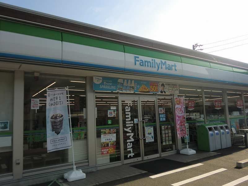 近くのコンビニまで705m（徒歩9分）