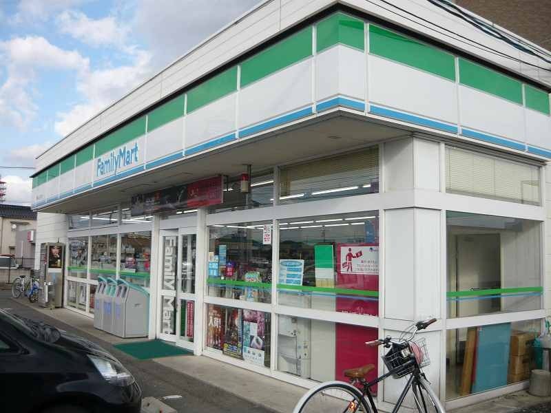 近くのファミリーマート鳥取吉成店まで255m（徒歩4分）