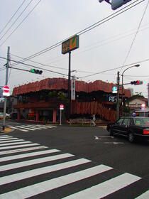 近くのびっくりドンキーまで164m(徒歩3分)