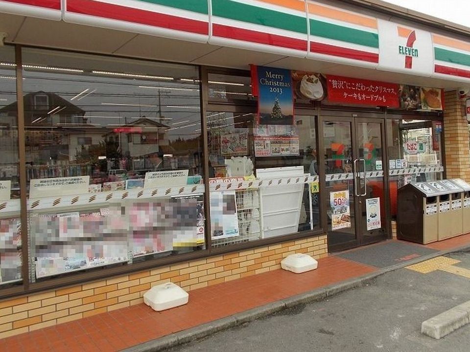 近くのコンビニまで415m（徒歩6分）