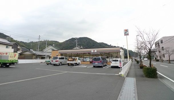 近くのセブン-イレブン 島田元島田店まで281m（徒歩4分）