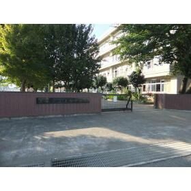 近くの深谷市立上柴中学校まで998m(徒歩13分)
