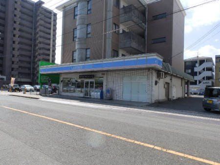 近くのコンビニまで1,310m（徒歩17分）