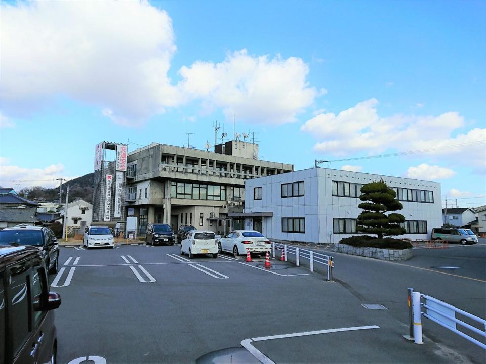 近くの役所まで722m（徒歩10分）