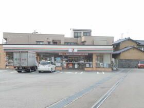 近くのセブンイレブン富山下冨居店まで211m（徒歩3分）