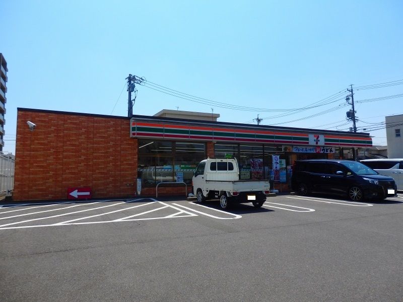 近くのコンビニまで508m（徒歩7分）