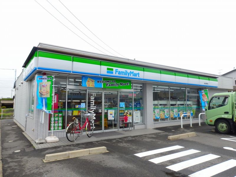 近くのコンビニまで304m（徒歩4分）