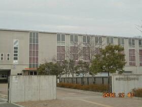 近くの児玉中学校まで665m(徒歩9分)