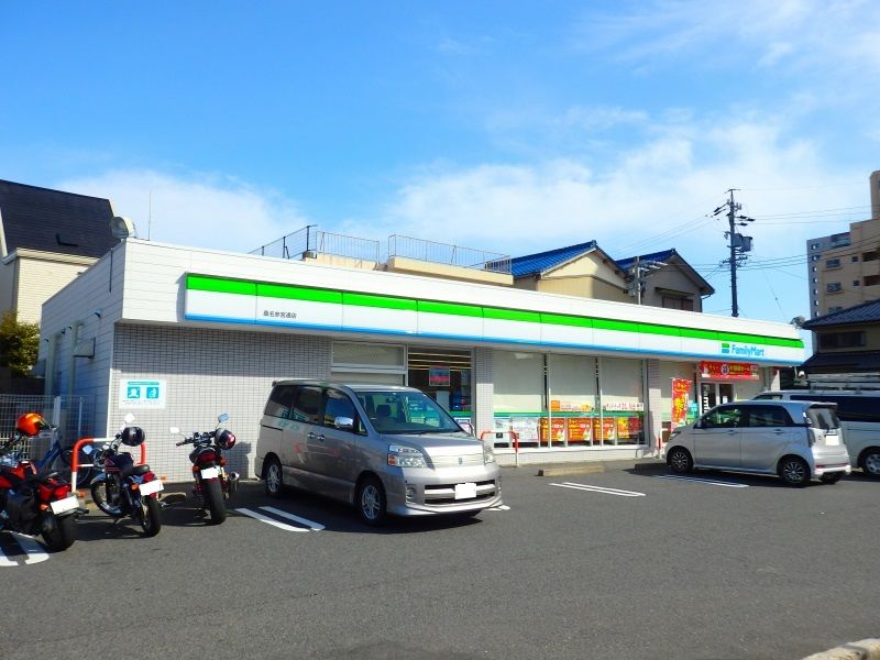 近くのファミリーマート桑名参宮通店まで845m(徒歩11分)