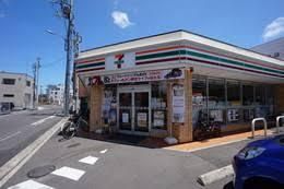 近くのコンビニまで170m（徒歩3分）