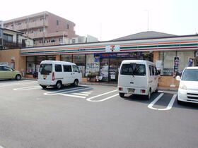 近くのセブンイレブン東浅川店まで218m（徒歩3分）
