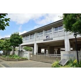 近くの八王子市立みなみ野中学校まで611m(徒歩8分)