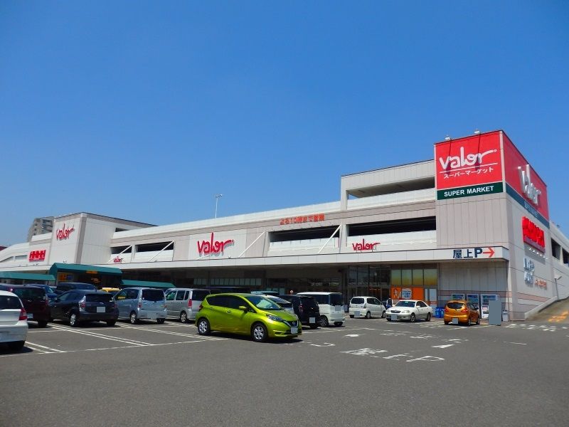 近くのバロー桑名東店まで860m(徒歩11分)