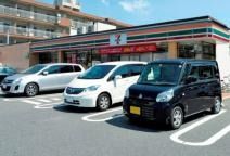 近くのセブン-イレブン下関秋根東町店まで340m（徒歩5分）