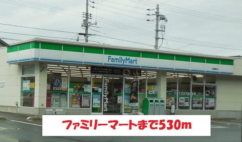 近くのファミリーマート下関富任町店まで530m（徒歩7分）