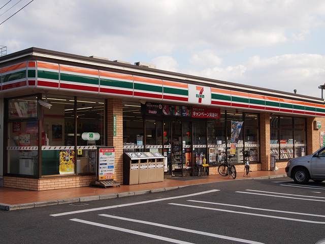 近くのセブンイレブン彦島水門店まで1,000m（徒歩13分）