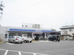 近くのコンビニまで650m（徒歩9分）