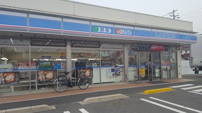 近くのコンビニまで654m（徒歩9分）