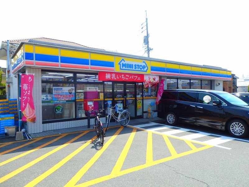 近くのミニストップ 桑名星見ヶ丘店まで147m（徒歩2分）