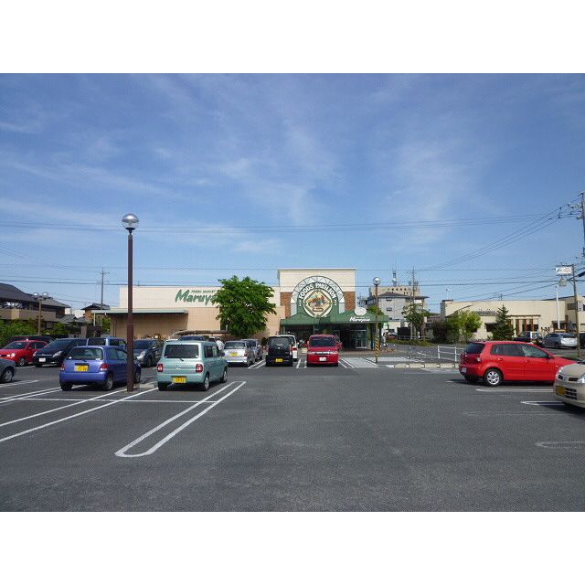 近くのマルヤス鈴鹿西条店まで692m（徒歩9分）