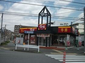近くのすき家八王子南店まで106m(徒歩2分)