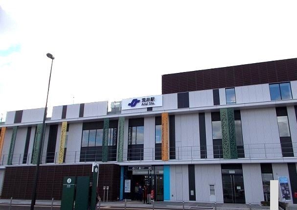 近くの地下鉄　荒井駅まで800m（徒歩10分）