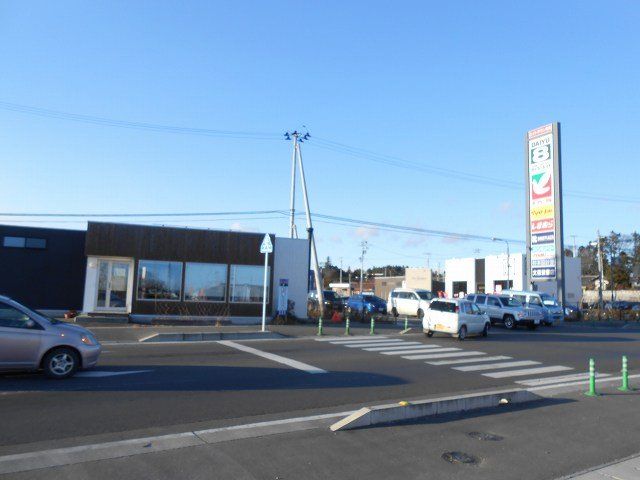 近くのスーパーまで785m（徒歩10分）