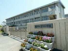 近くの小学校まで538m（徒歩7分）
