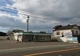近くのファミリーマート古賀天神五丁目店まで260m（徒歩4分）