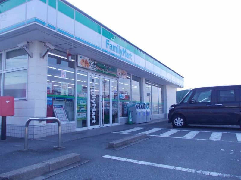 近くのファミリーマート二見町店まで542m（徒歩7分）