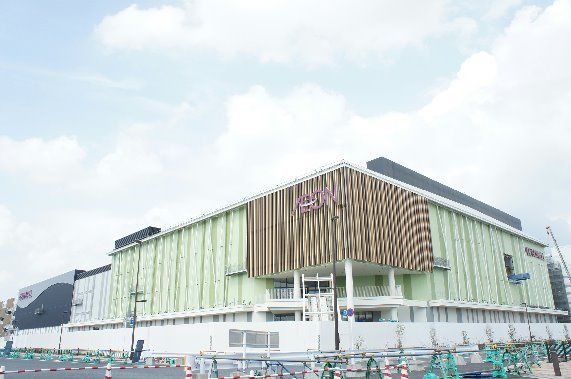 近くのイオンモール京都桂川まで1,202m（徒歩16分）