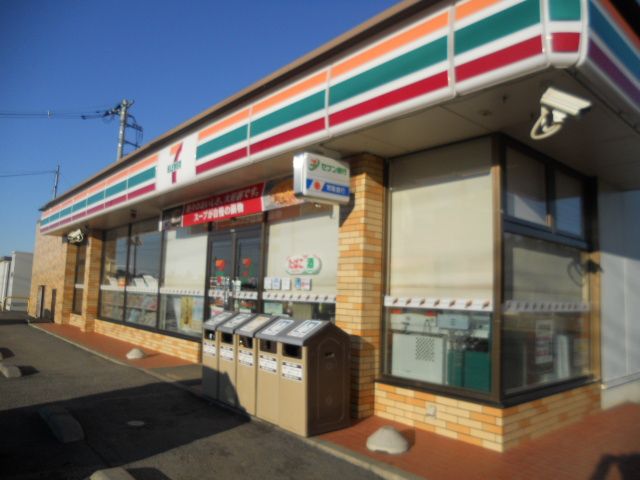 近くのコンビニまで550m（徒歩7分）