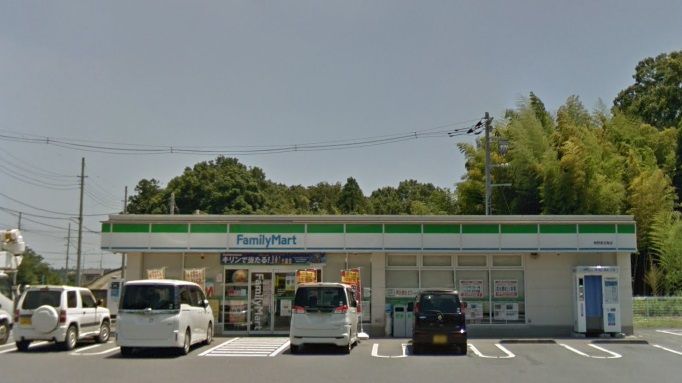 近くのファミリーマート美野里羽鳥店まで950m（徒歩12分）