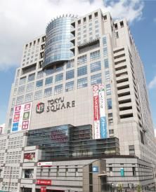 近くの東急スクエアまで628m（徒歩8分）