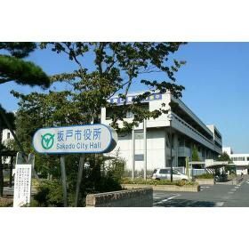 近くの役所まで1,182m（徒歩15分）