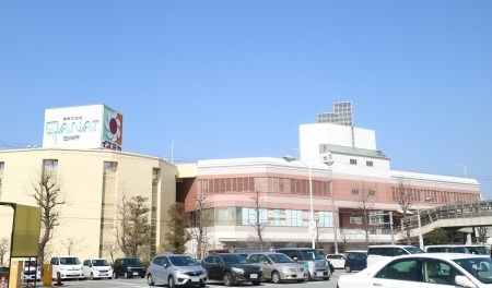 近くのイズミヤ西神戸店まで770m（徒歩10分）