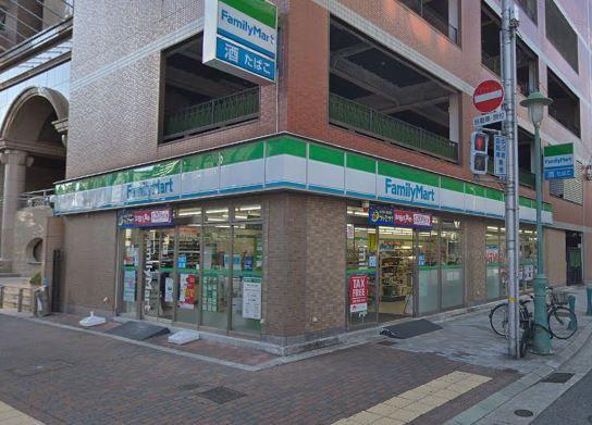 近くのファミリーマートみなと元町駅前店まで80m(徒歩1分)