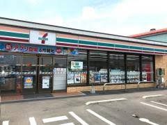 近くのセブン-イレブン久留米日ノ出店まで553m（徒歩7分）