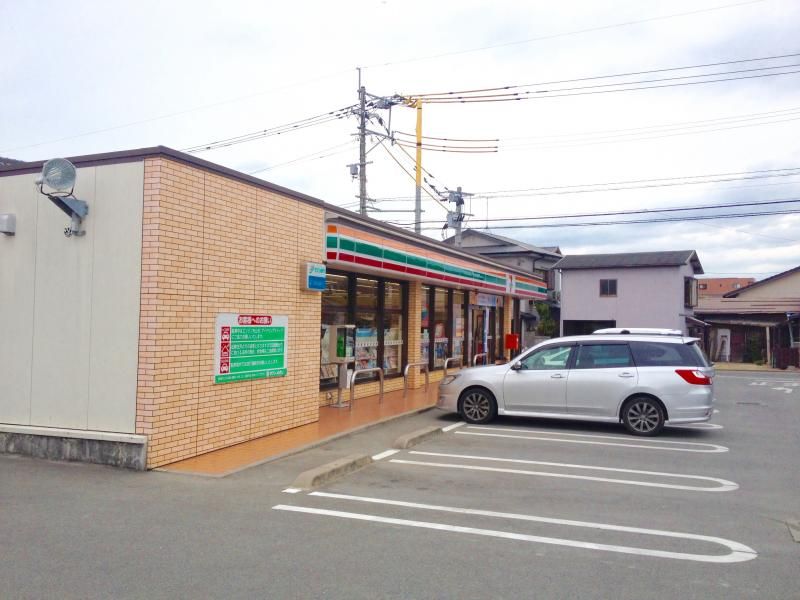 近くのセブン-イレブン筑後一条店まで633m（徒歩8分）