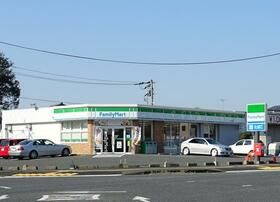 近くのファミリーマート基山宮浦店まで590m（徒歩8分）