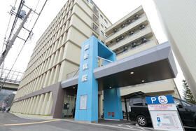 近くの医療法人関東病院まで368m（徒歩5分）
