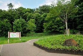 近くの中原四丁目緑地まで1,438m（徒歩18分）