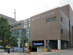 近くの横浜市磯子図書館まで1,261m（徒歩16分）