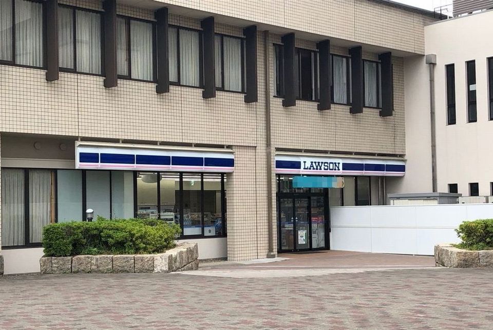 近くのローソン 加古川市役所前店まで382m(徒歩5分)