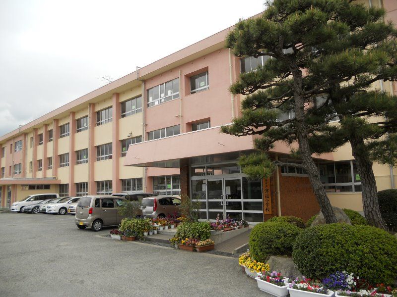 近くの久留米市立津福小学校まで1,976m(徒歩25分)