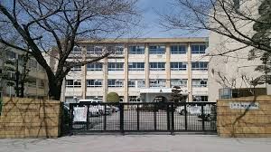 近くの久留米市立諏訪中学校まで467m（徒歩6分）