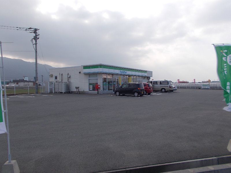 近くのファミリーマート うきは吉井バイパス店まで1,186m（徒歩15分）